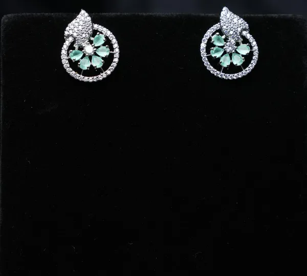 Elegant_Leaf_Halo_Stud_Earrings