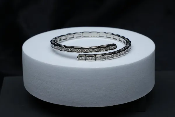 The_Eternelle_Bracelet