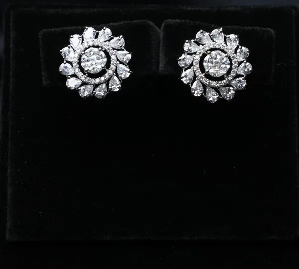 Floral_Radiance_Stud_Earrings