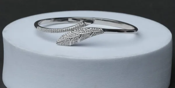 Rose_Leaf_Sparkle_Open_Bracelet