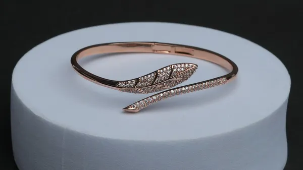 Rose_Leaf_Sparkle_Open_Bracelet