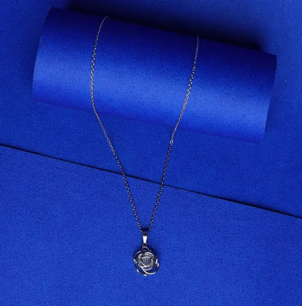 Twisted_Rose_Sparkle_Pendant