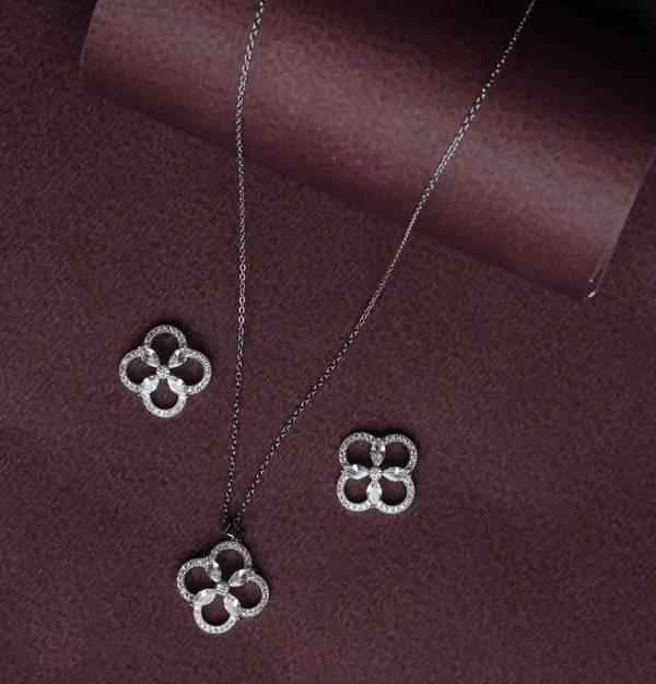 Royal_Petal_Shine_Pendant_Set