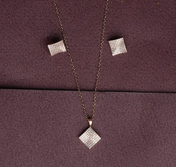 Radiant_Square_Sparkle_Pendant_Set