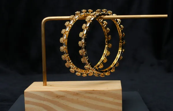 Golden_Petal_Bangle_Set