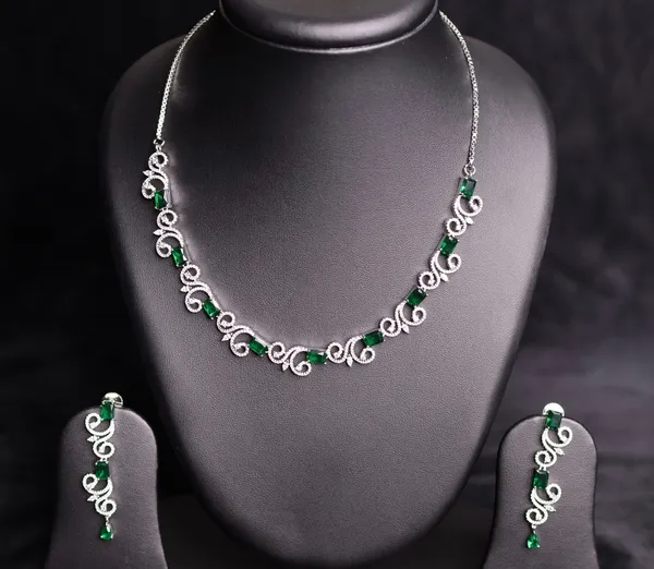 Emerald_Whirl_Cz_Necklace_Set