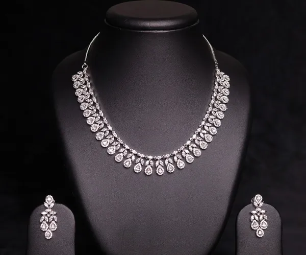 Tiana_Teardrop_Necklace_Set