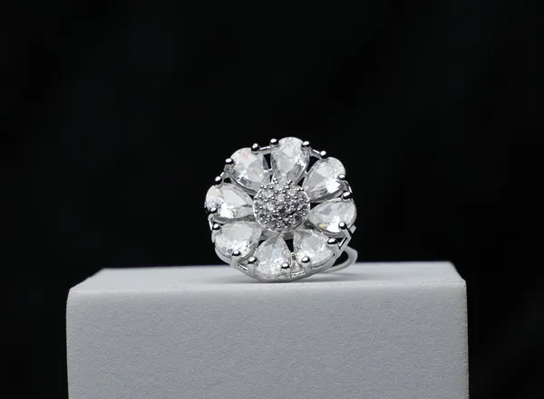 Sparkle_Petal_Ring