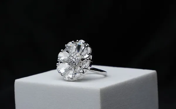 Sparkle_Petal_Ring