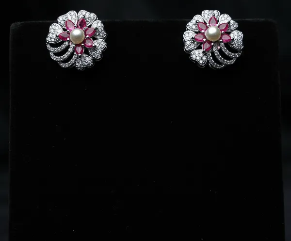 Dazzle_Bloom_Pearl_Studs
