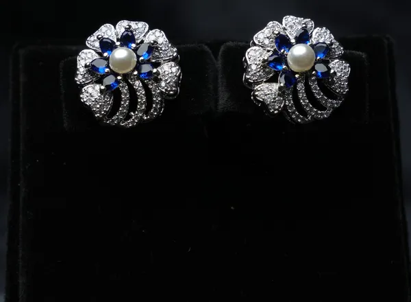 Dazzle_Bloom_Pearl_Studs