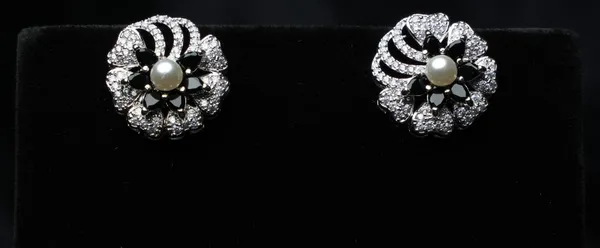 Dazzle_Bloom_Pearl_Studs