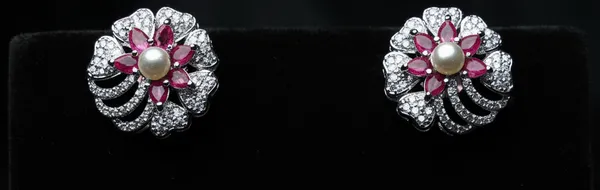 Dazzle_Bloom_Pearl_Studs