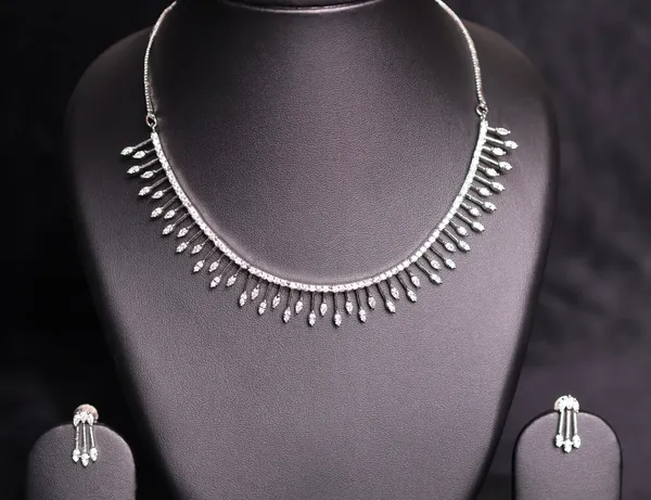 Lumia_Spark_Necklace_Set