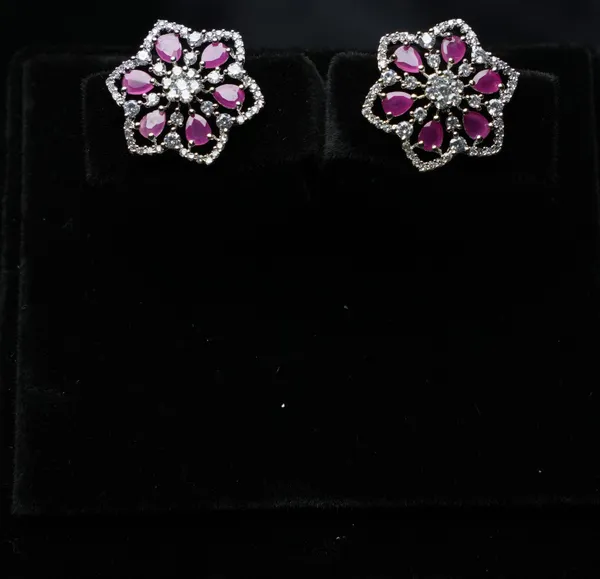 Elegant_Marquise_Cluster_Studs