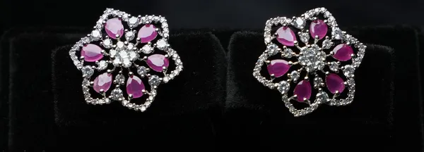 Elegant_Marquise_Cluster_Studs