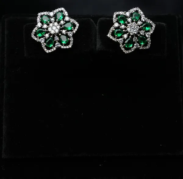 Elegant_Marquise_Cluster_Studs