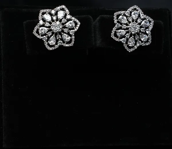Elegant_Marquise_Cluster_Studs