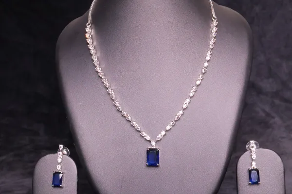 Elara_Sapphire_Radiance_Necklace_Set
