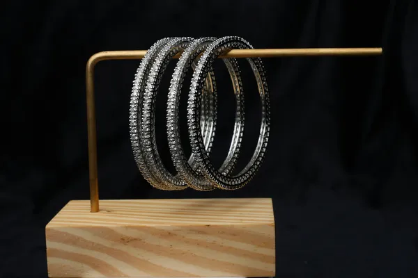 Celeste_Silver_Spark_Bangle_Set