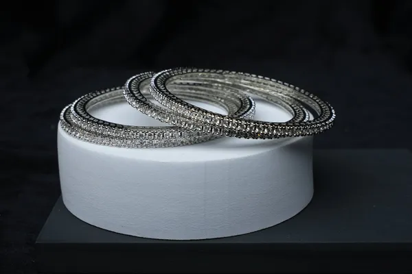 Celeste_Silver_Spark_Bangle_Set