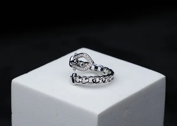 Charmlock_Statement_Ring