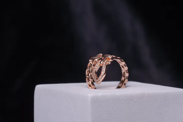Charmlock_Statement_Ring