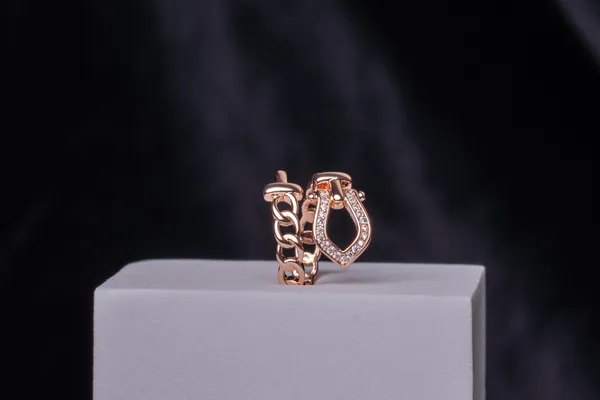 Charmlock_Statement_Ring