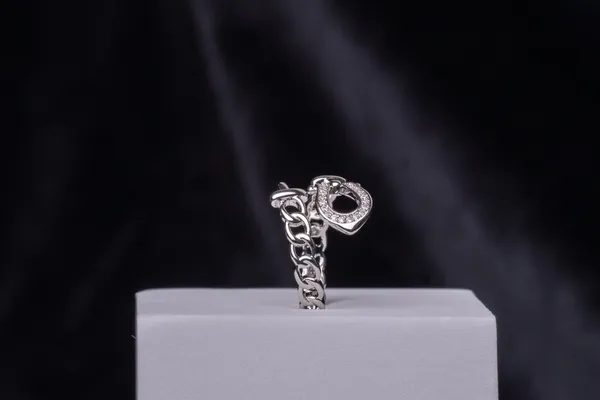 Charmlock_Statement_Ring