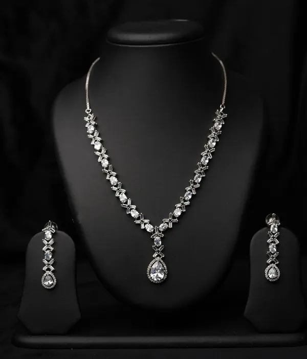 Elara_Luxe_Necklace