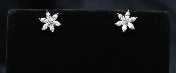 Petal_Shine_Crystal_Studs