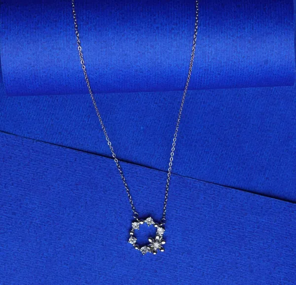 Blooming_Crystal_Charm_Pendant