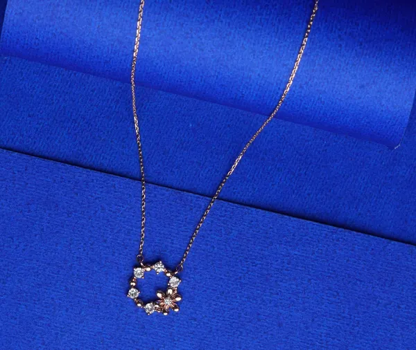 Blooming_Crystal_Charm_Pendant