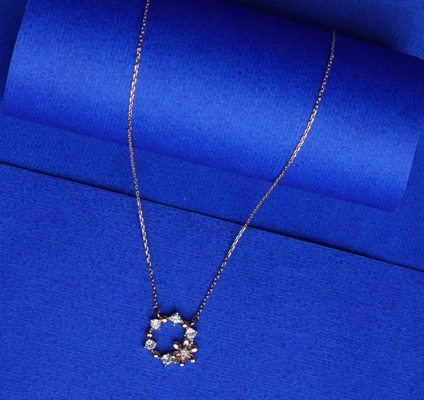 Blooming_Crystal_Charm_Pendant