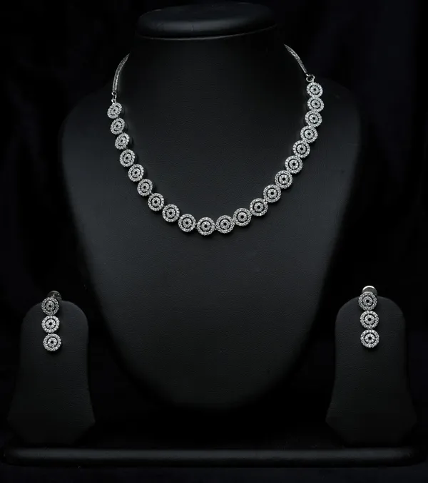 Radiant_Aura_Necklace_Set