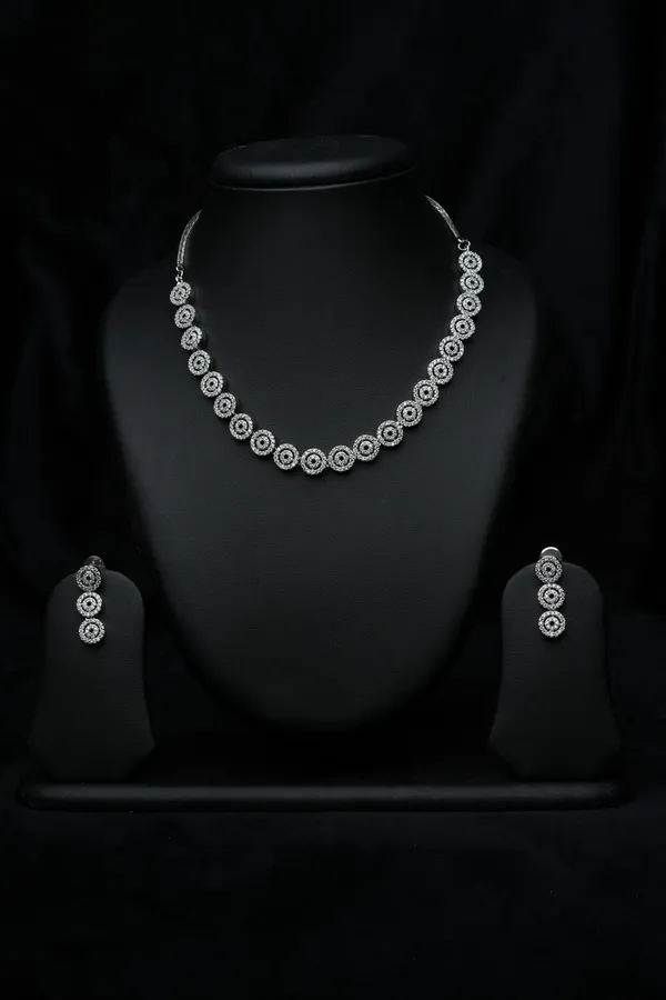 Radiant_Aura_Necklace_Set
