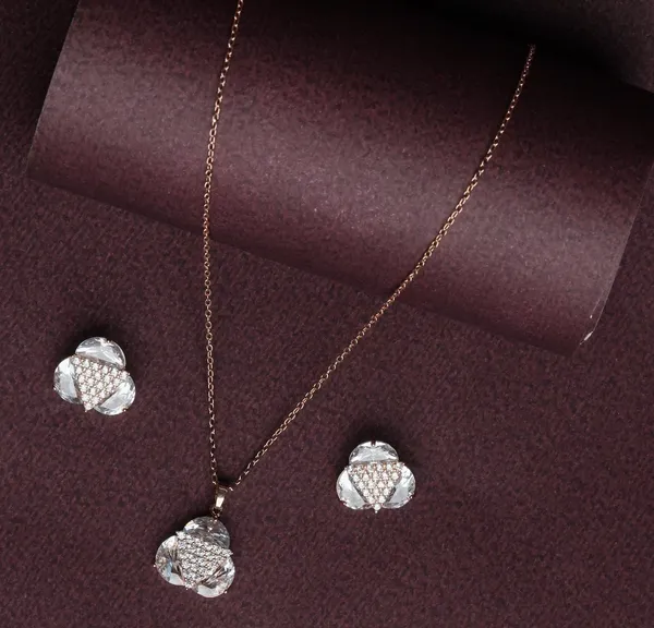 Crystal_Clover_Sparkle_Pendant_Set