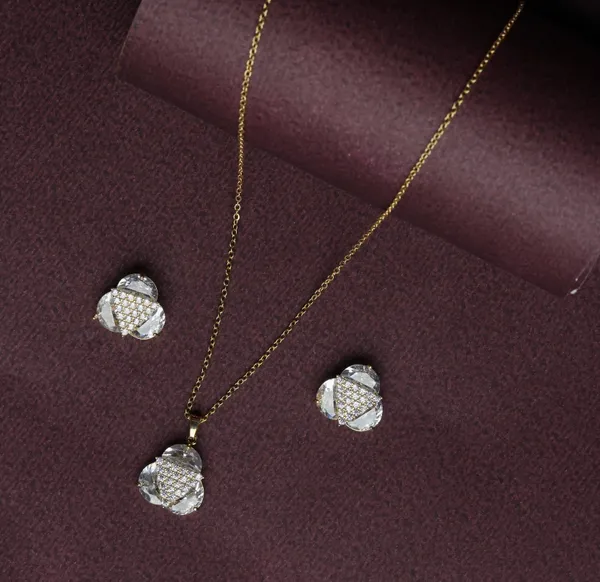 Crystal_Clover_Sparkle_Pendant_Set