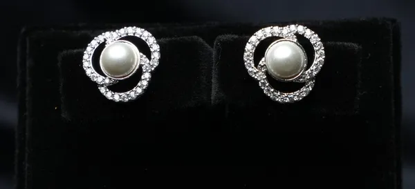 Classic_Pearl_Sparkle_Studs