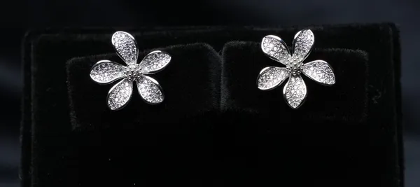 Sparkle_Petal_Studs