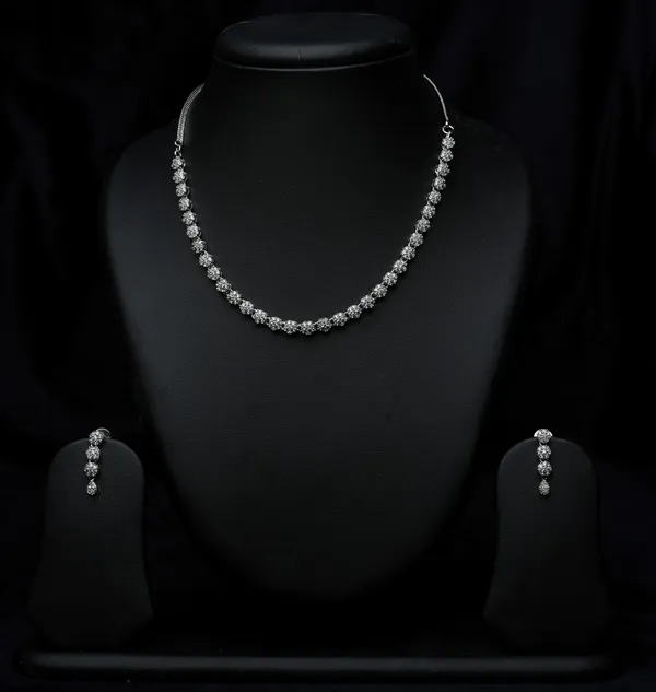Shimmer_Petal_Necklace_Set