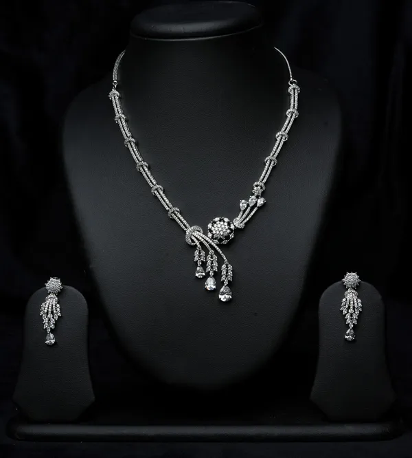 Regal_Cascade_Necklace_Set