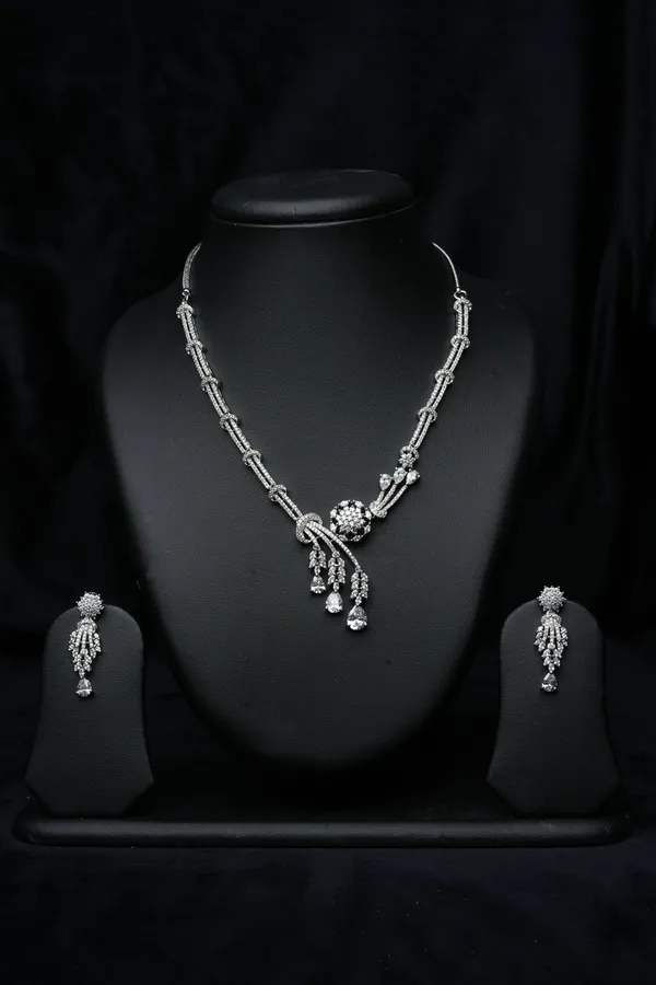 Regal_Cascade_Necklace_Set