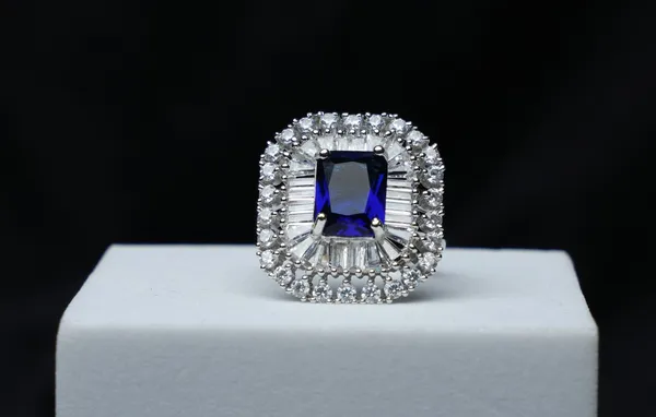 Regal_Radiance_Ring