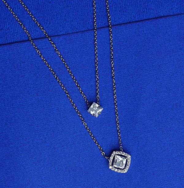 Royal_Radiance_Square_Pendant