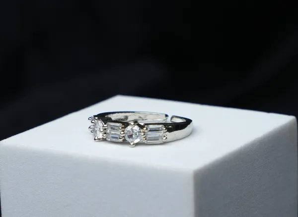 Trio_Spark_Silver_Ring
