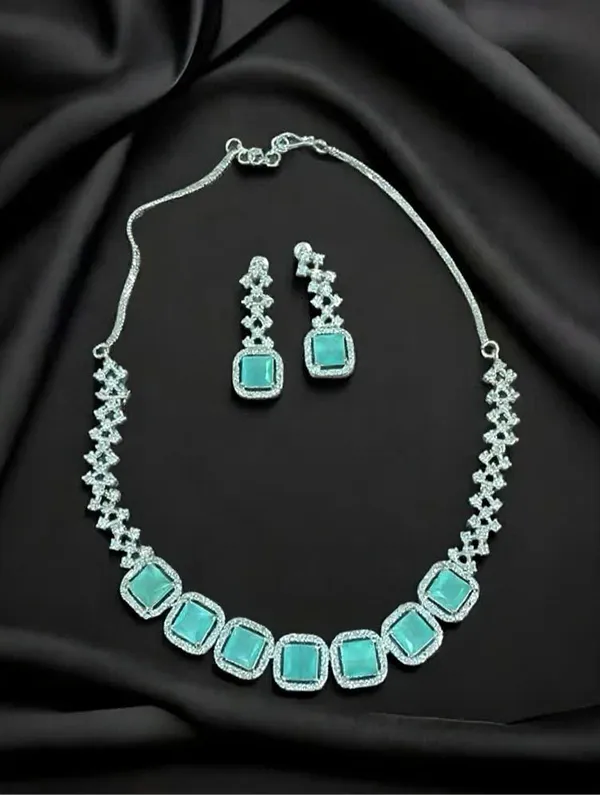 Celeste_Square_Charm_Necklace_Set