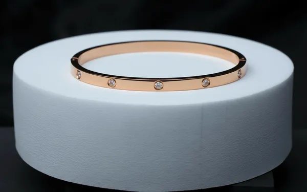 Timeless_Icon_Bracelet