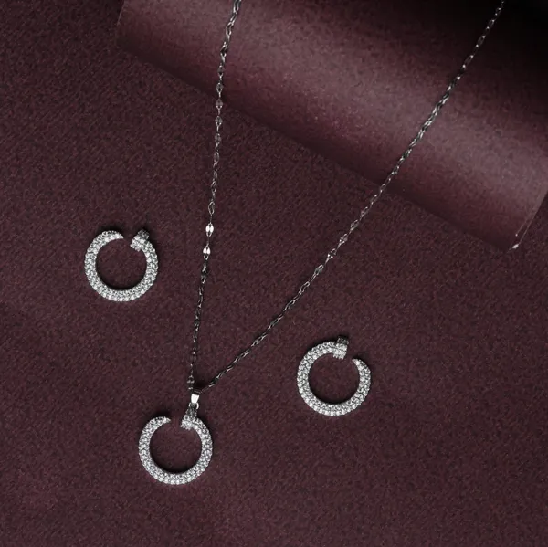 Eternal_Arc_Sparkle_Pendant_Set