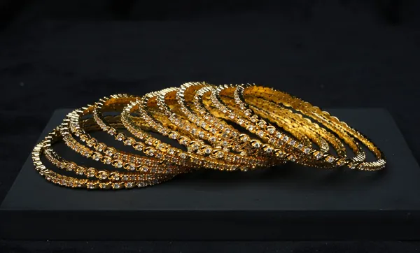Aurelia_Glow_Cz_Bangle_Set